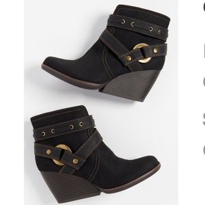 Casey big buckle wedge booties